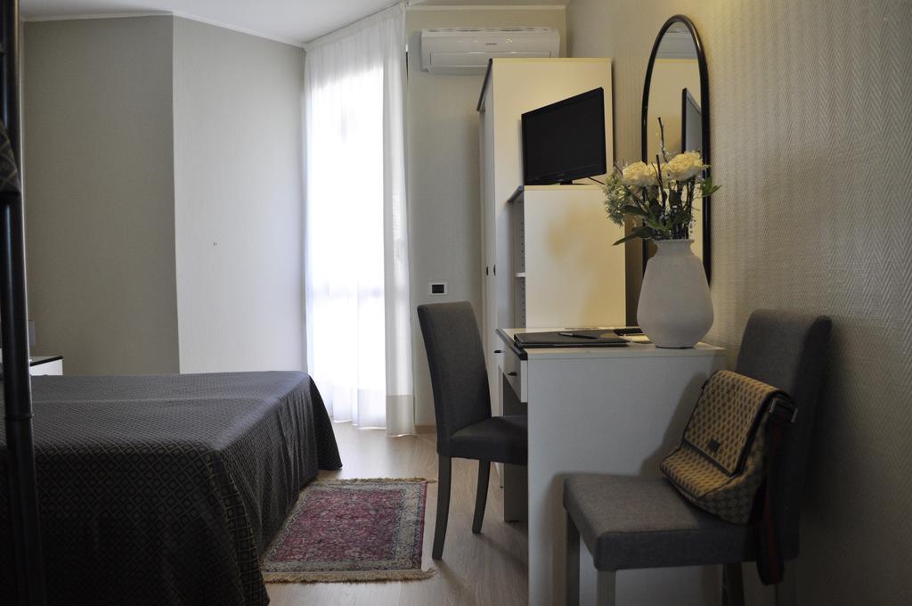 Hotel Est Piombino Phòng bức ảnh