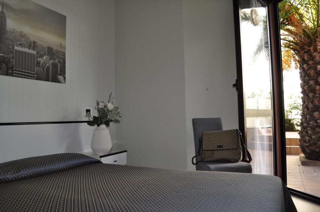 Hotel Est Piombino Phòng bức ảnh