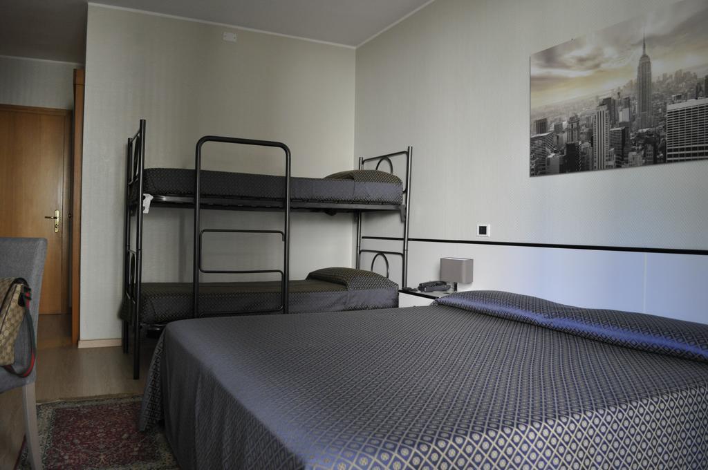 Hotel Est Piombino Phòng bức ảnh