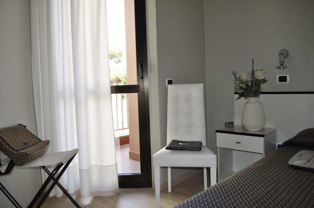 Hotel Est Piombino Phòng bức ảnh