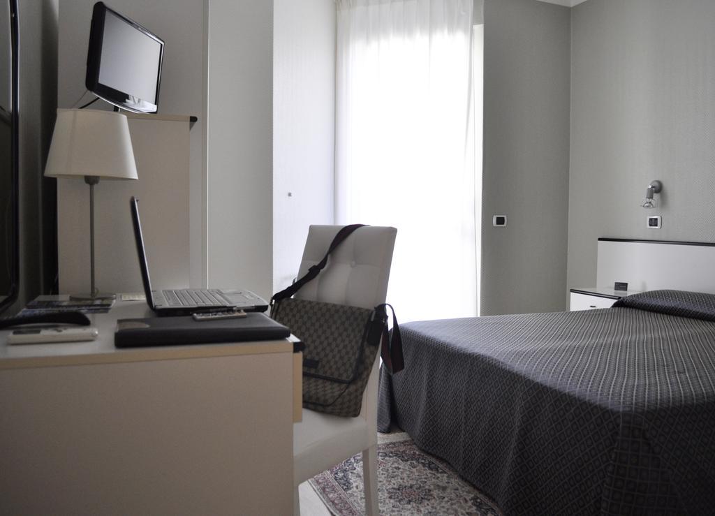 Hotel Est Piombino Phòng bức ảnh